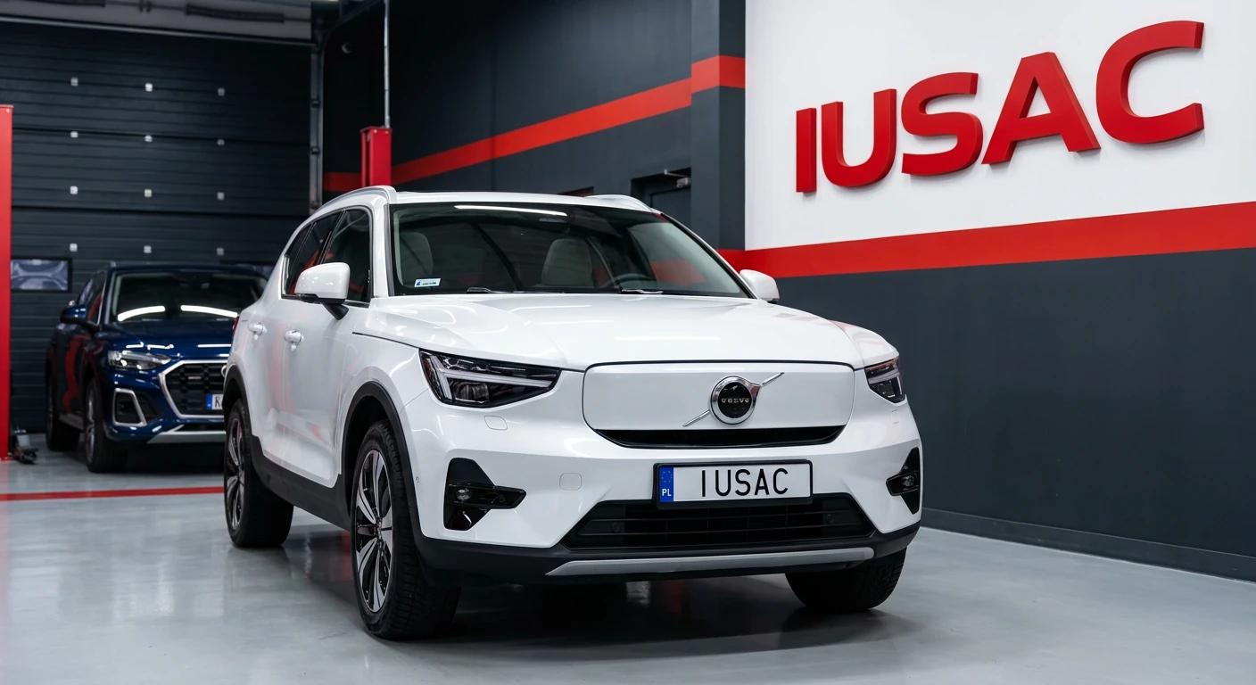 Białe Volvo XC40 2025 z USA po naprawie w nowoczesnym serwisie IUSAC