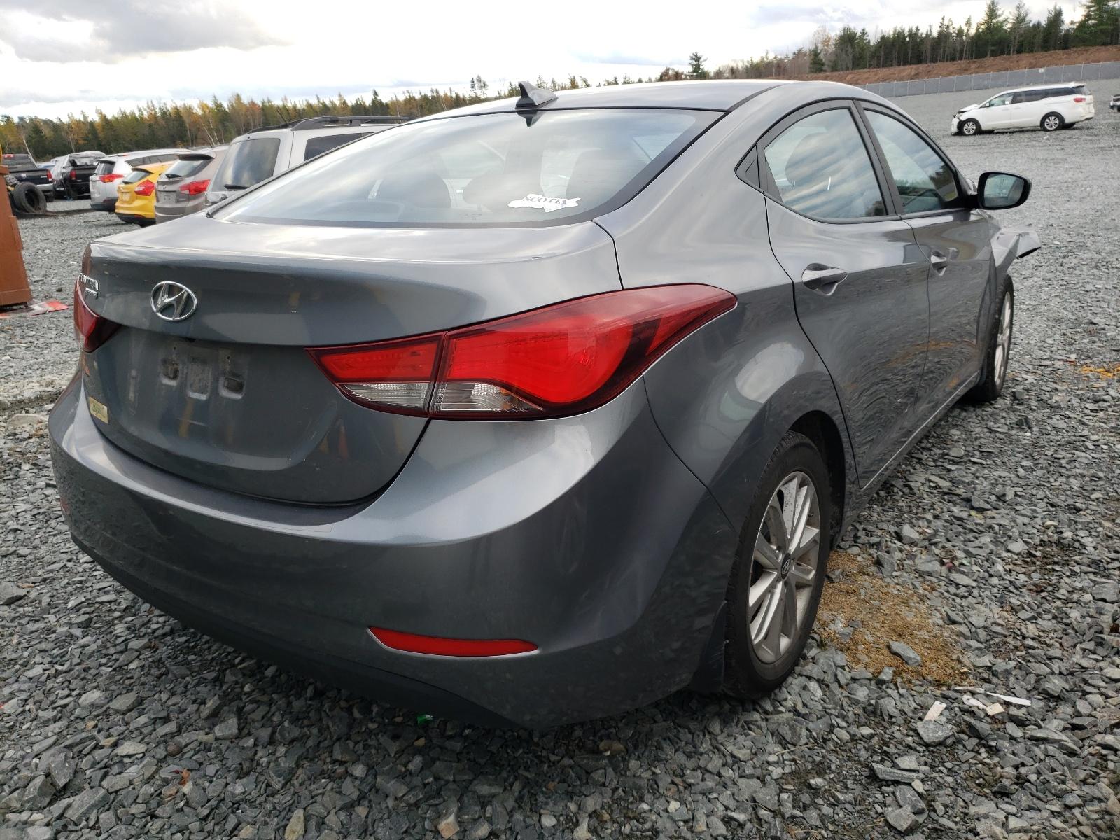 Hyundai Elantra - zdjęcie 4