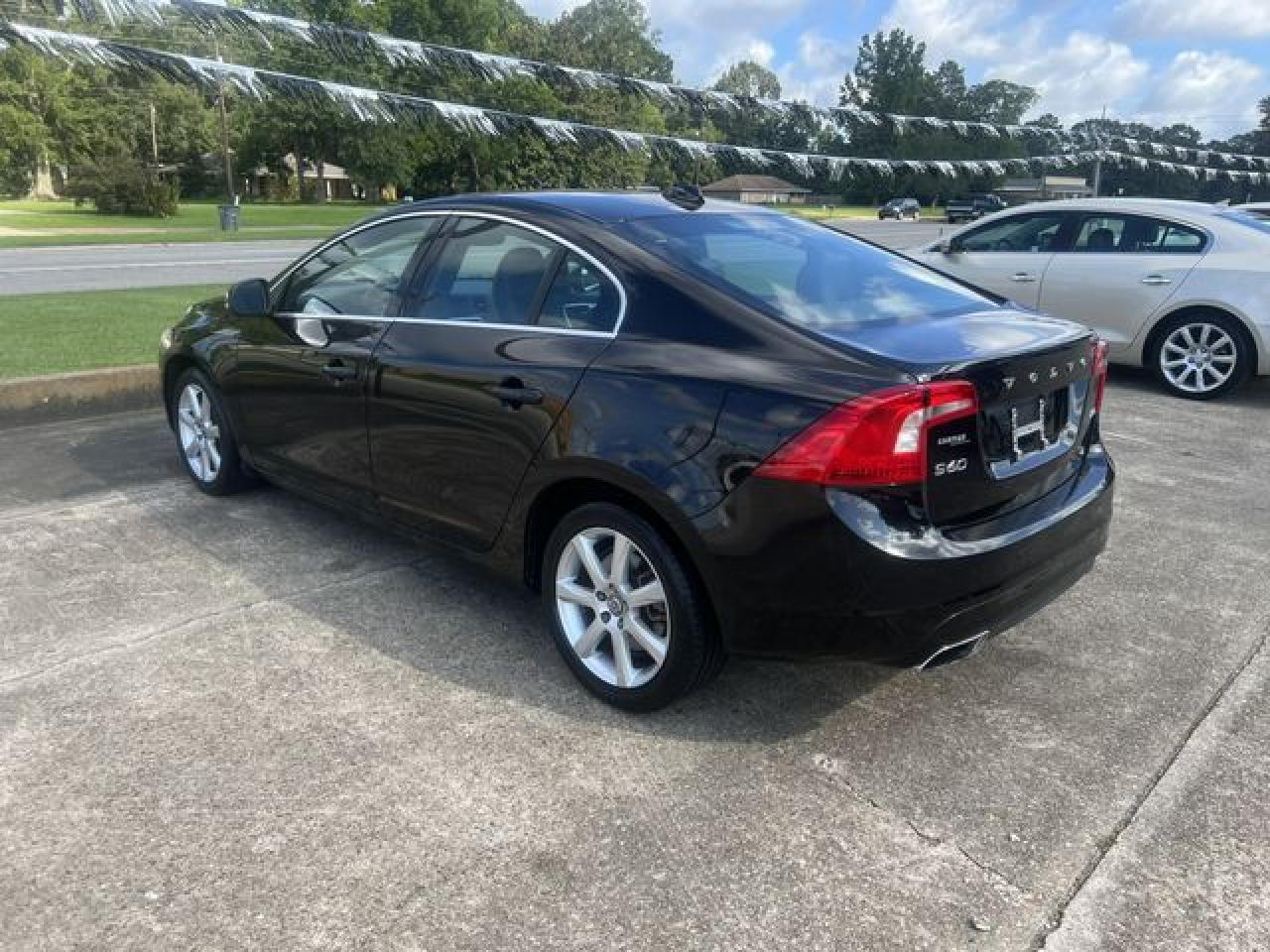 Volvo S60 - zdjęcie 2