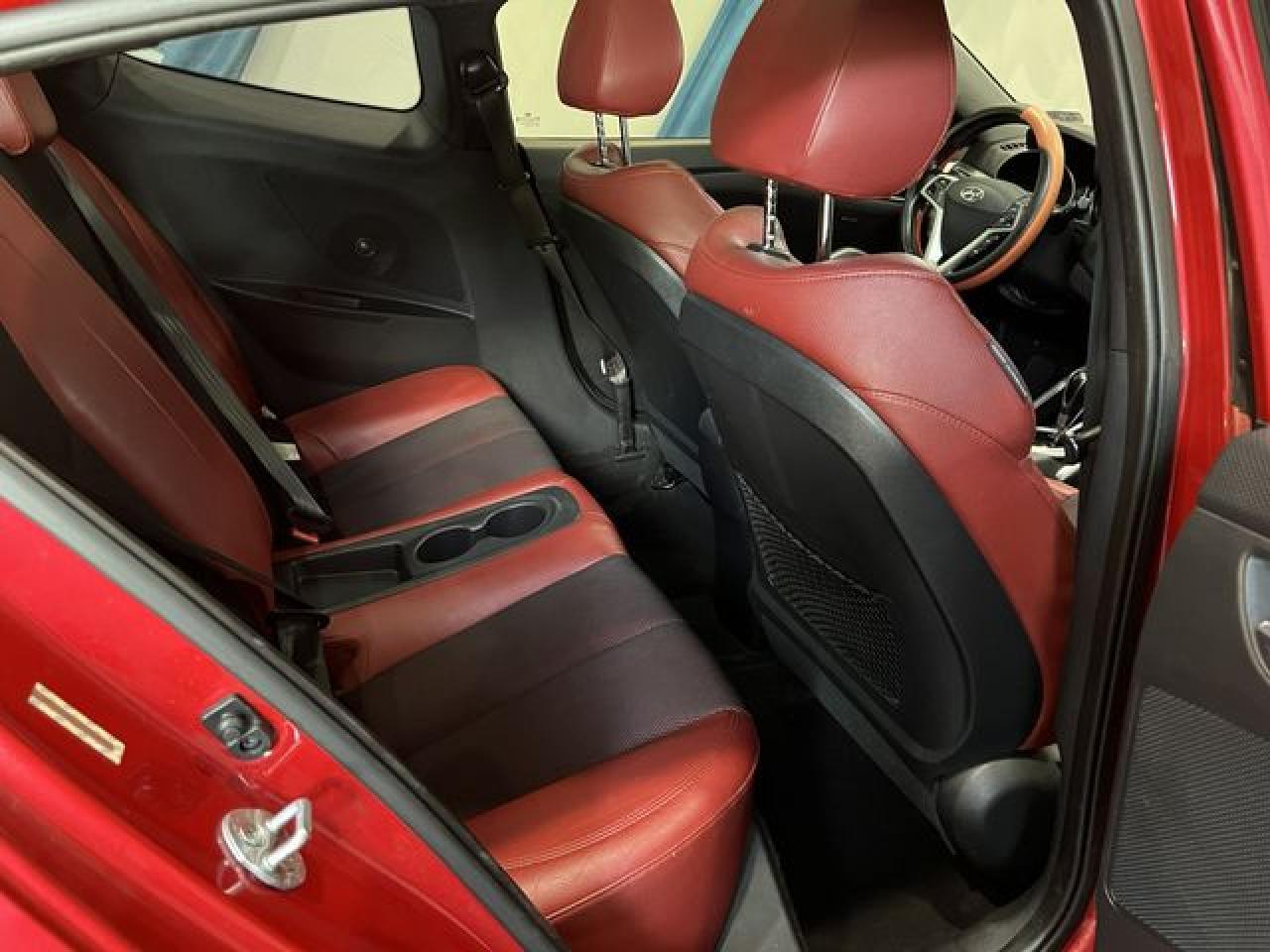 2013 Hyundai Veloster - zdjęcie 16