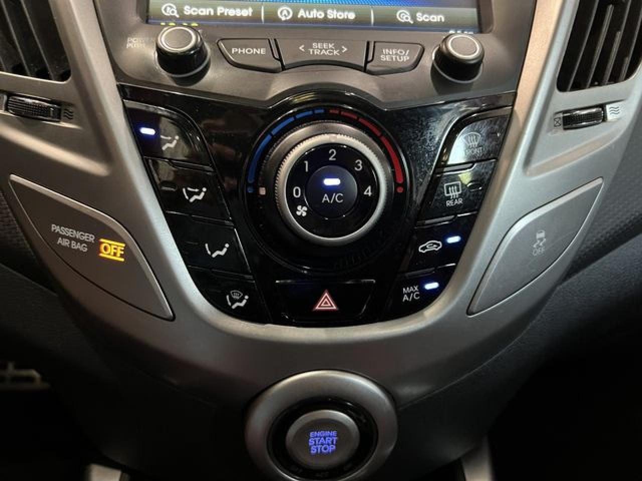 2013 Hyundai Veloster - zdjęcie 25