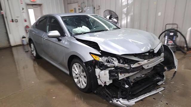 2020 Toyota Camry Le - zdjęcie 13