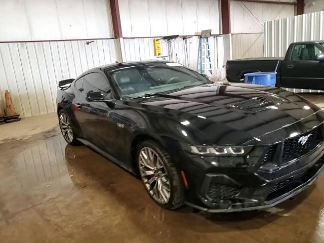 2024 Ford Mustang Gt - zdjęcie 13