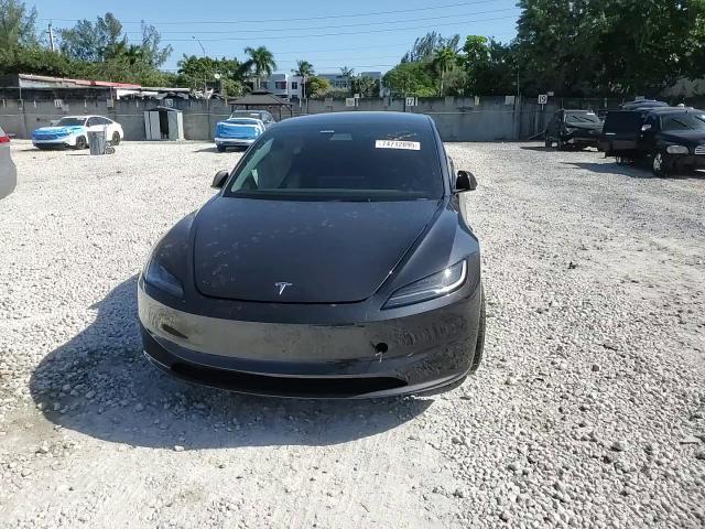 2025 Tesla Model 3 - zdjęcie 13