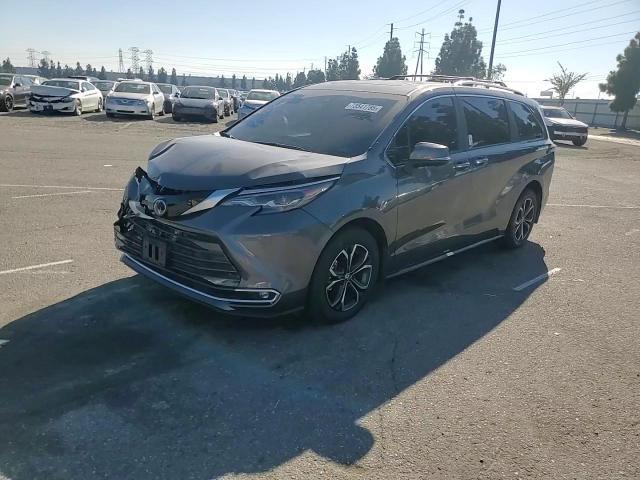 2025 Toyota Sienna Limited - zdjęcie 14