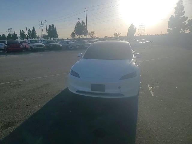 2025 Tesla Model 3 - zdjęcie 13