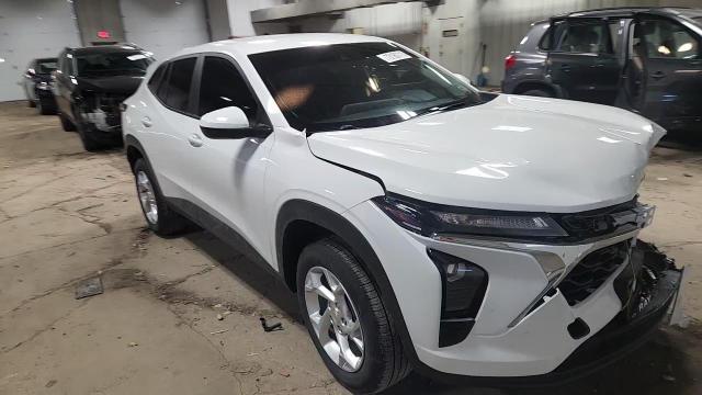 2025 Chevrolet Trax Ls - zdjęcie 13