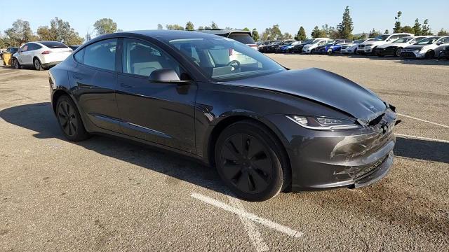 2025 Tesla Model 3 - zdjęcie 13