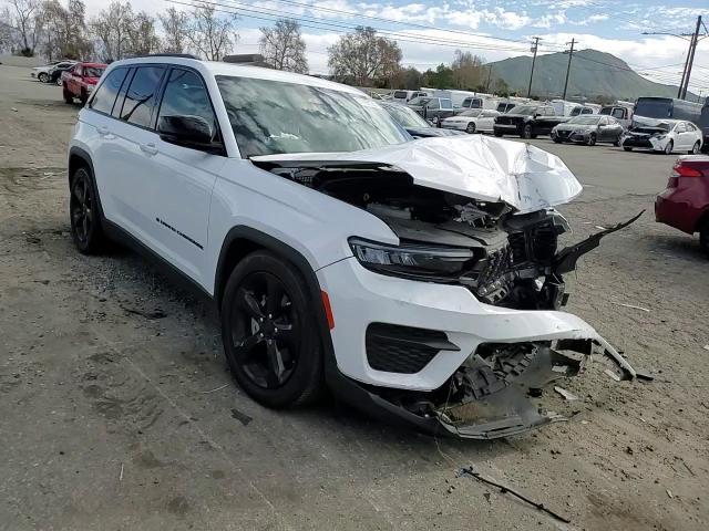 2025 Jeep Grand Cherokee Laredo - zdjęcie 14