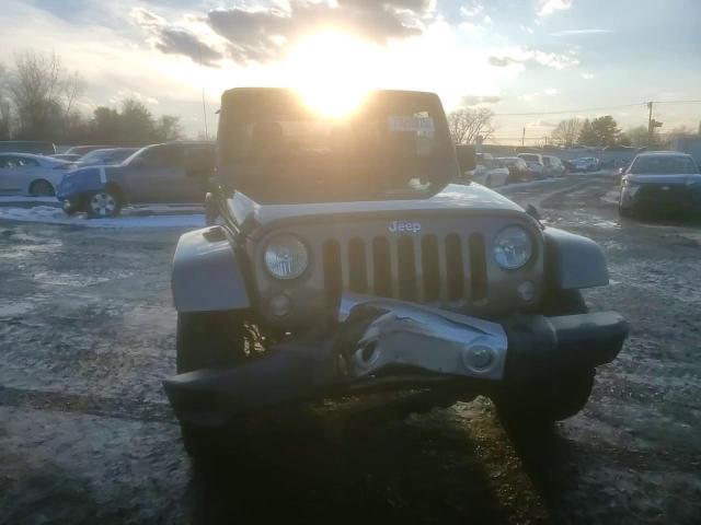 2014 Jeep Wrangler Unlimited Sahara - zdjęcie 13