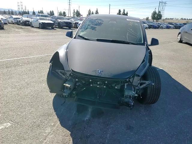 2024 Tesla Model Y - zdjęcie 14