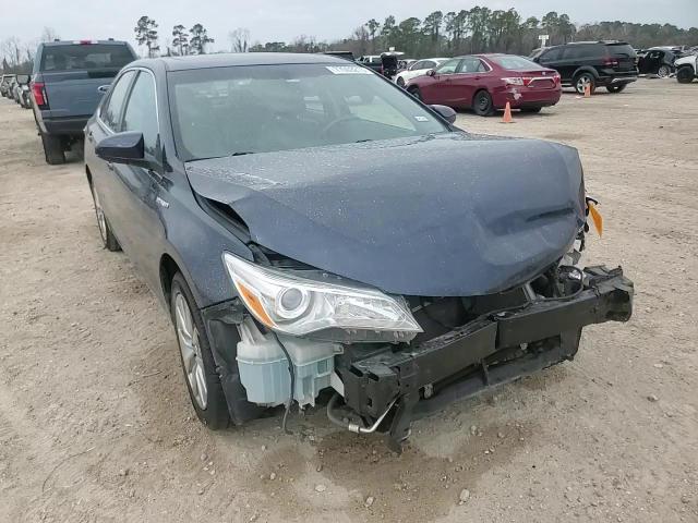 2017 Toyota Camry Hybrid - zdjęcie 14