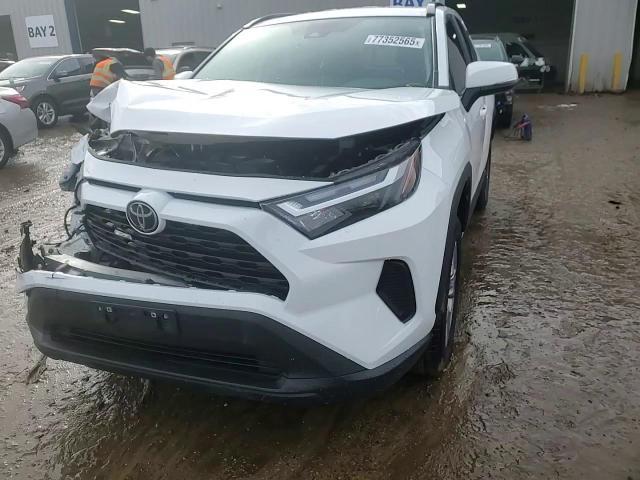 2025 Toyota Rav4 Xle - zdjęcie 13