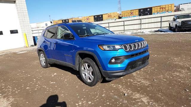 2022 Jeep Compass Latitude - zdjęcie 14