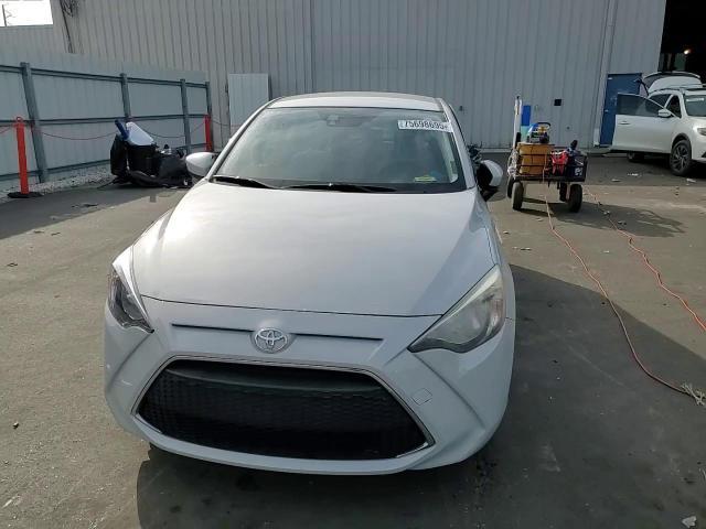 2019 Toyota Yaris L - zdjęcie 13