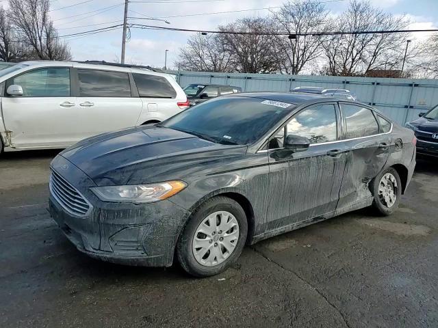2019 Ford Fusion S - zdjęcie 13