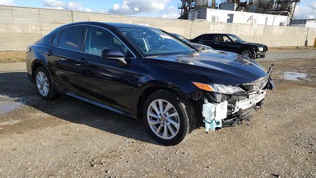 2022 Toyota Camry Le - zdjęcie 13