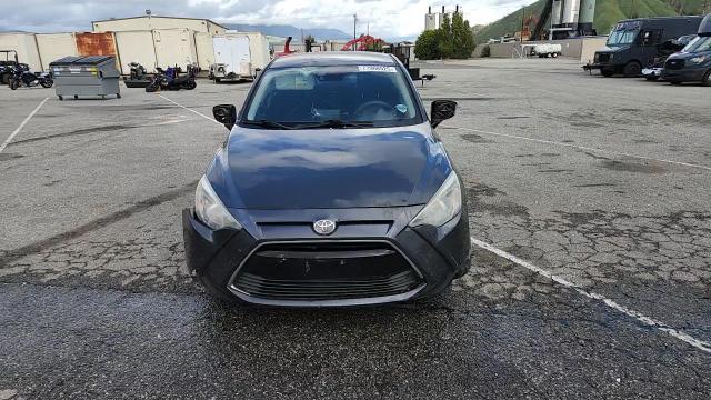 2017 Toyota Yaris Ia Base - zdjęcie 13