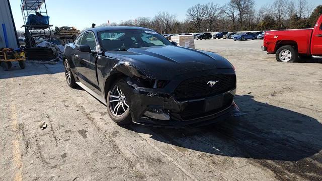 2017 Ford Mustang - zdjęcie 13