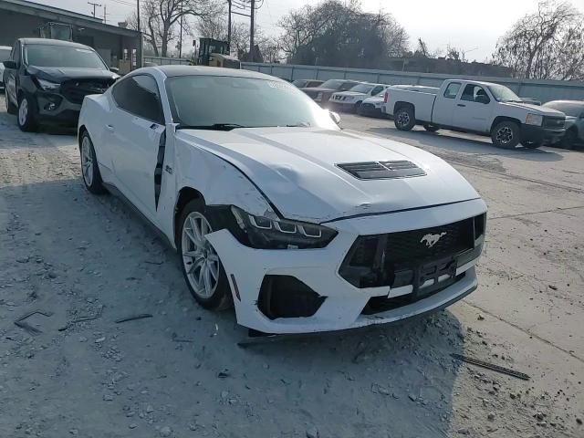 2024 Ford Mustang Gt - zdjęcie 13