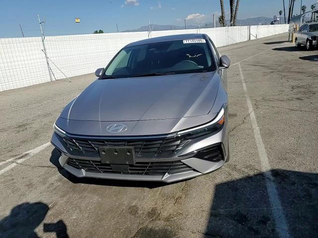 2025 Hyundai Elantra Limited - zdjęcie 13