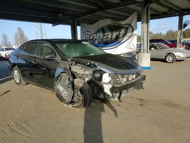 2016 Toyota Camry Le - zdjęcie 13