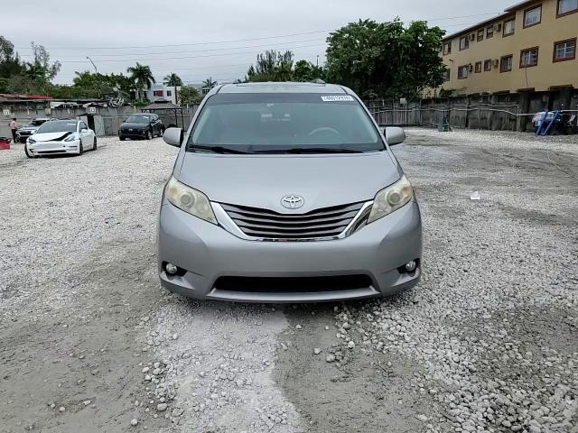 2013 Toyota Sienna Xle 8-Passenger - zdjęcie 14