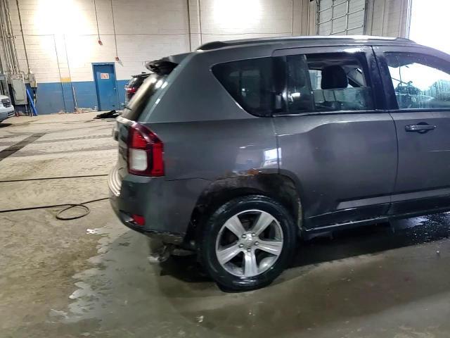 2017 Jeep Compass Latitude - zdjęcie 14