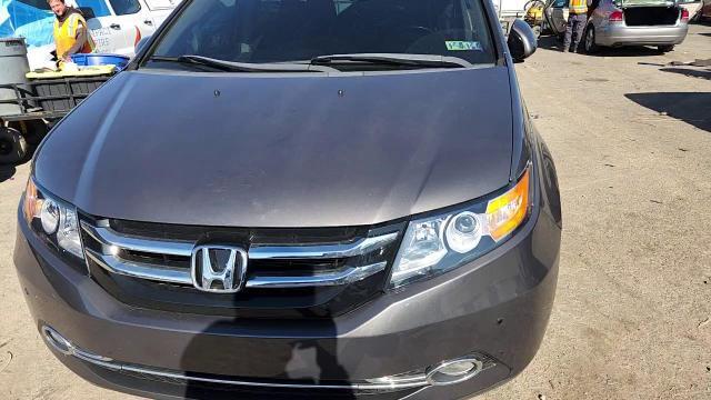 2014 Honda Odyssey Touring - zdjęcie 15