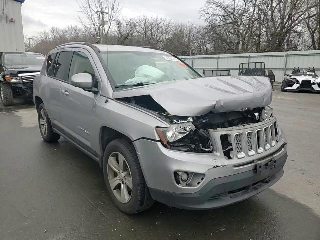 2017 Jeep Compass Latitude - zdjęcie 14