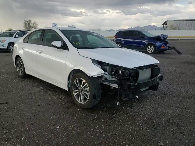 2023 Kia Forte Lxs - zdjęcie 14