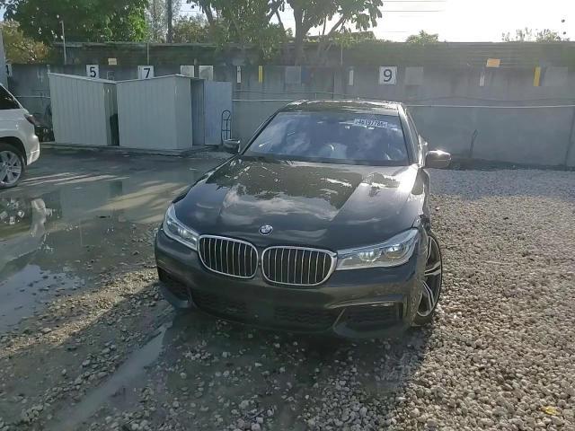 2018 BMW 750 Xi - zdjęcie 13