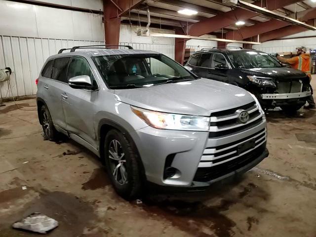 2017 Toyota Highlander Le - zdjęcie 14