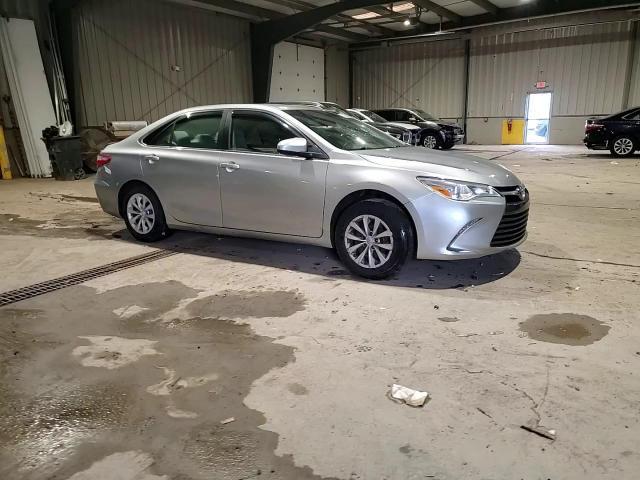 2017 Toyota Camry Le - zdjęcie 13