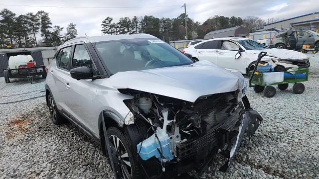 2020 Nissan Kicks Sr - zdjęcie 15