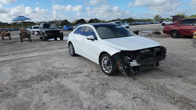 2021 Mercedes-Benz A 220 - zdjęcie 14