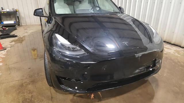 2024 Tesla Model Y - zdjęcie 15