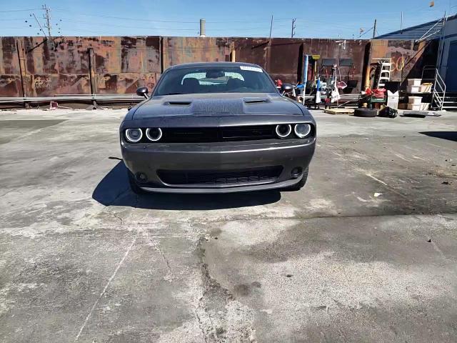 2016 Dodge Challenger R - zdjęcie 13