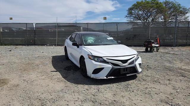 2020 Toyota Camry Se - zdjęcie 13