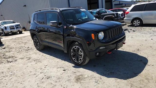 2016 Jeep Renegade Trailhawk - zdjęcie 14