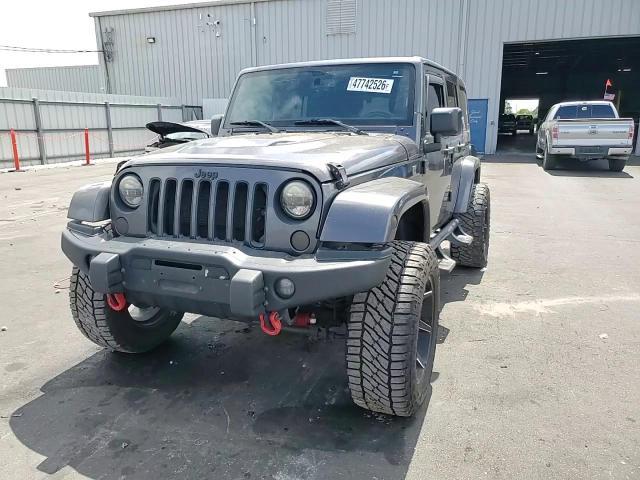 2016 Jeep Wrangler Unlimited Sahara - zdjęcie 13