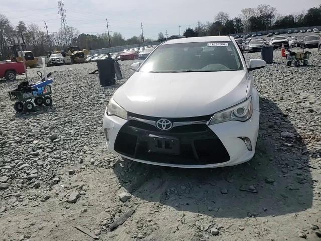 2016 Toyota Camry Se - zdjęcie 13