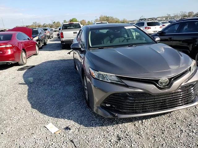 2019 Toyota Camry Le - zdjęcie 14