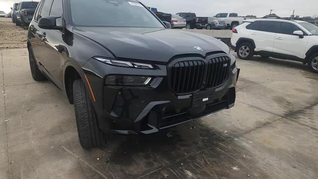 2025 BMW X7 M60I - zdjęcie 14