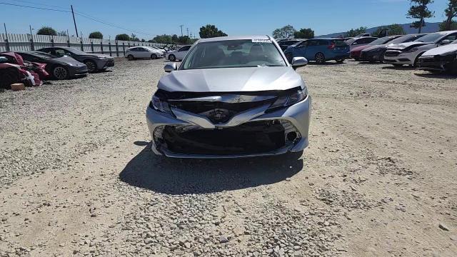 2020 Toyota Camry Hybrid Le - zdjęcie 13