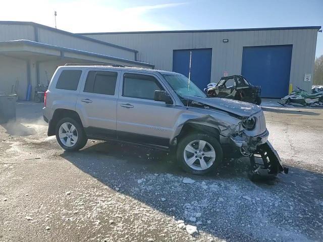 2016 Jeep Patriot Latitude - zdjęcie 14