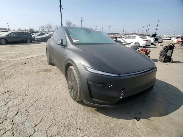 2026 Tesla Model Y - zdjęcie 13
