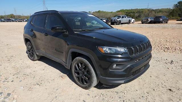 2023 Jeep Compass Latitude - zdjęcie 14