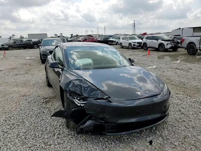 2025 Tesla Model 3 - zdjęcie 13