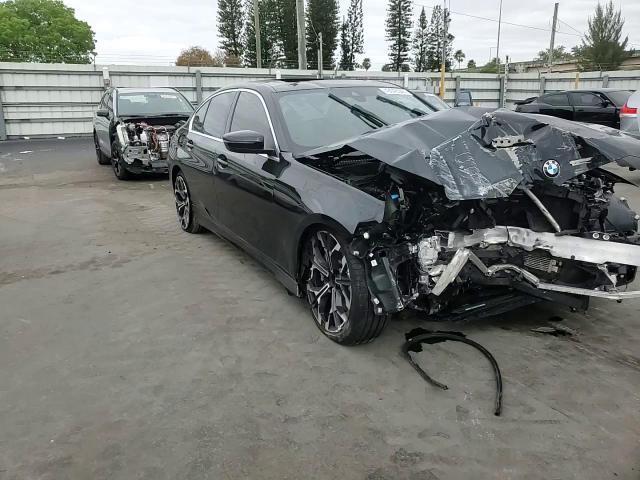 2025 BMW 330I - zdjęcie 13